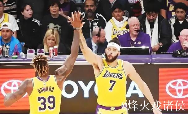 弗拉格与戴维斯二人转配合,空切接助攻上篮打进 弗拉格与戴维斯二人转配合,空切接助攻上篮打进