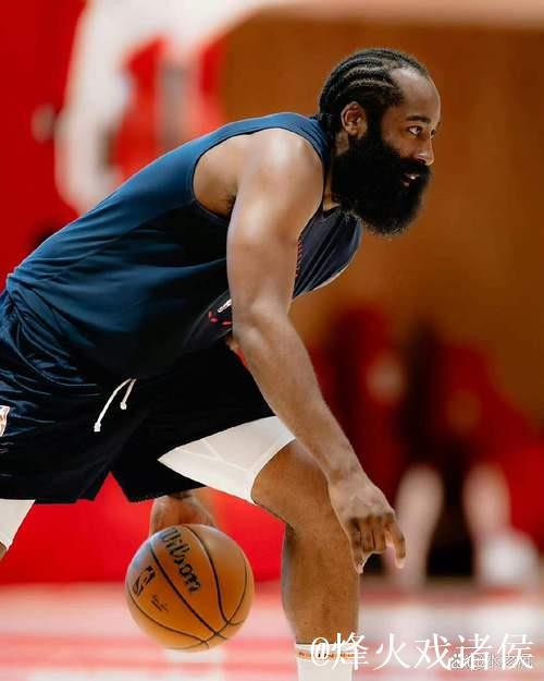哈登称赞火箭重建成功，申京阿门小贾成长显著